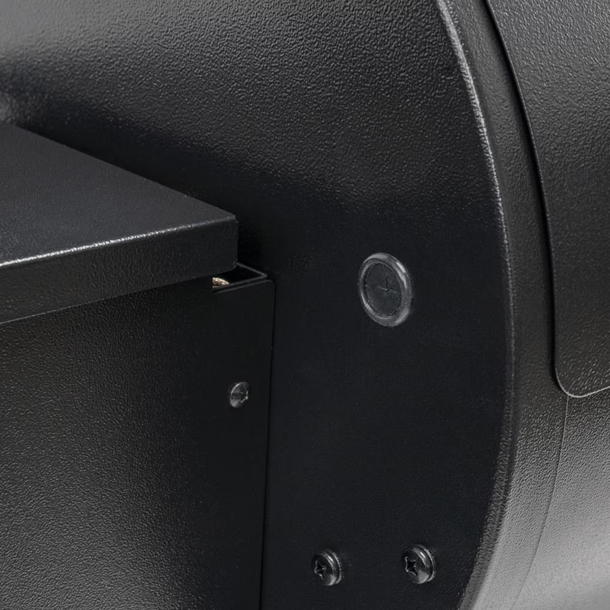 Traeger Tailgater 20 Black Pellet Grill On Cart - Close Up Screws