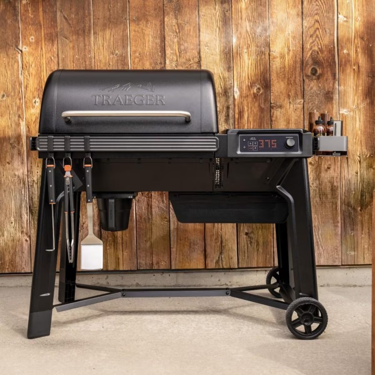 Traeger TFB86MLH Woodridge Pellet Grill - Lifestyle