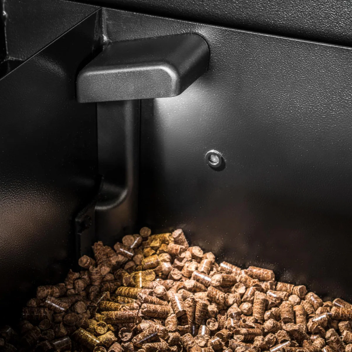 Traeger TFB89BLF Ironwood 885 Wood Pellet Grill - Pellet Sensor LED Light