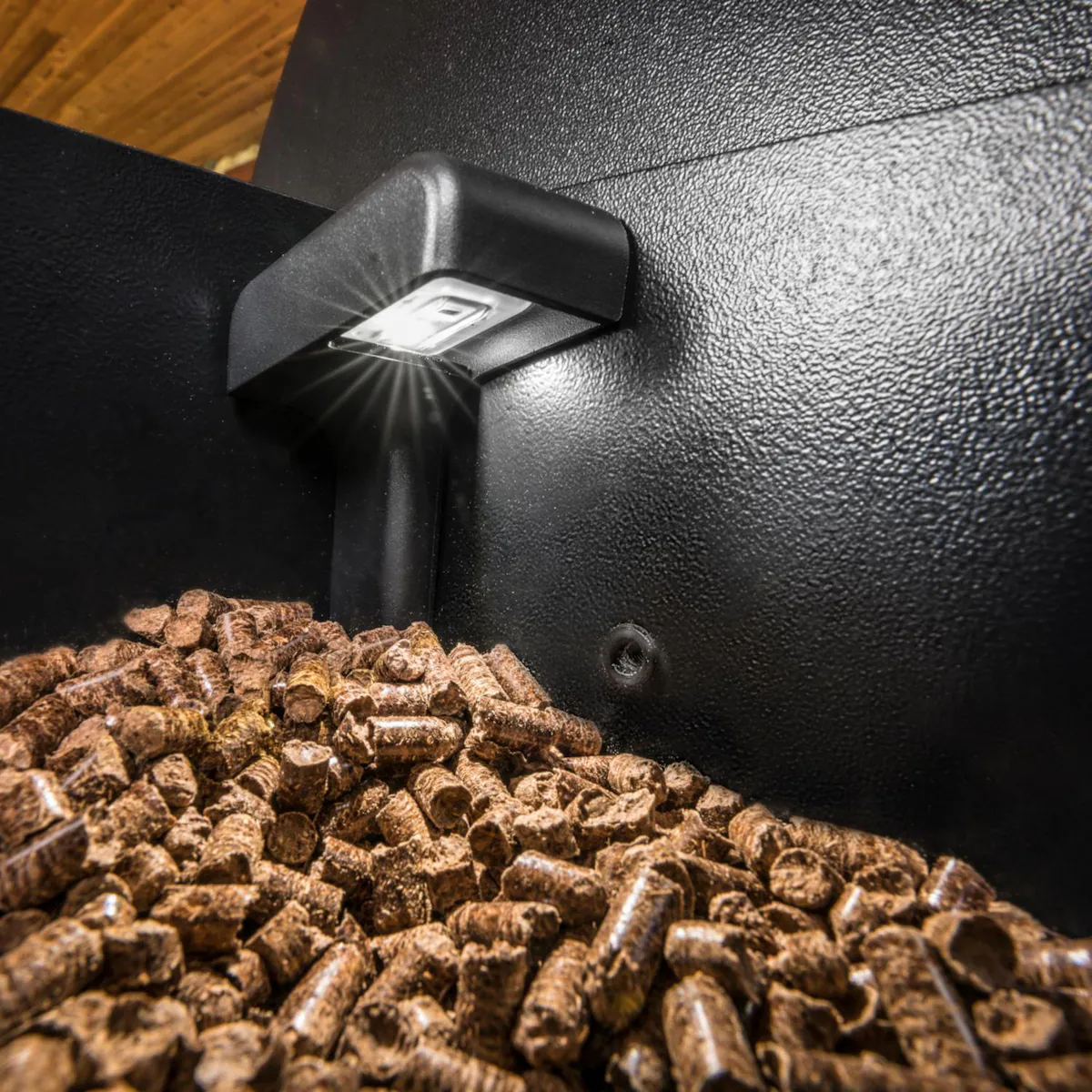 Traeger TFB89BLF Ironwood 885 Wood Pellet Grill - Pellet Sensor LED Light